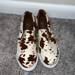 NWT Cato cow print shoes